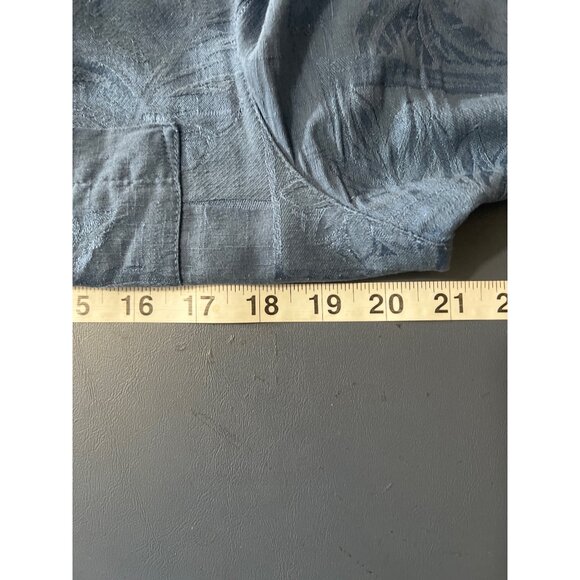 Vintage Blue Silk Camp Shirt Short Sleeve Embossed Floral Pattern Beachy Vacati - Picture 5 of 9